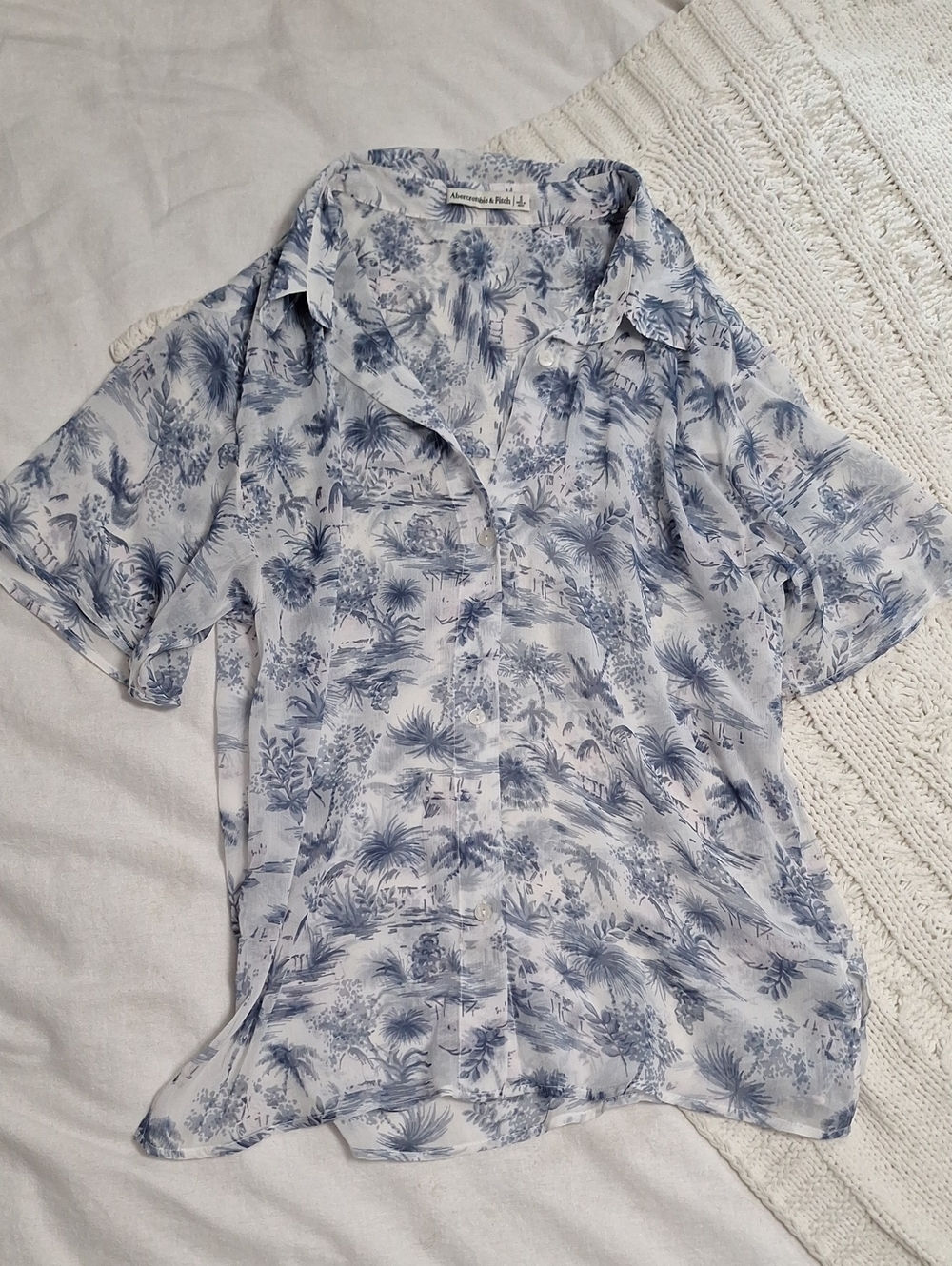 Abercrombie & Fitch White and Blue Tropical Print Short Sleeve Button-Up